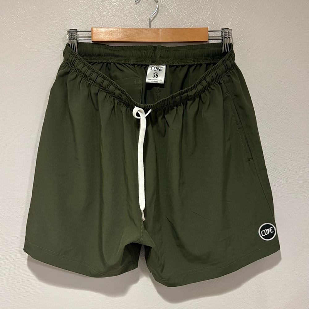 Size 36 Cove USA olive 5 in shorts